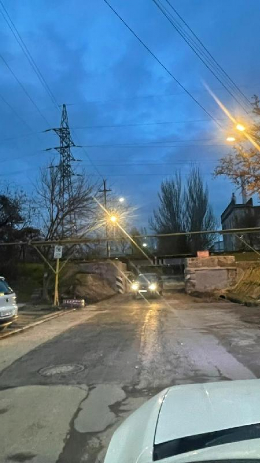 Таганрожцы могут снова ездить под Чёрным мостом