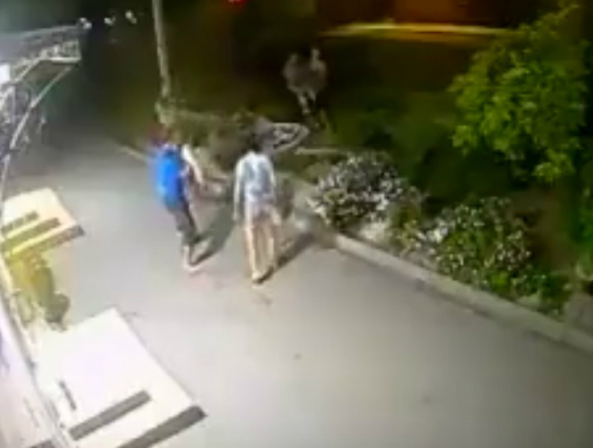 Неадекватные молодые люди устроили ночной погром в Таганроге
