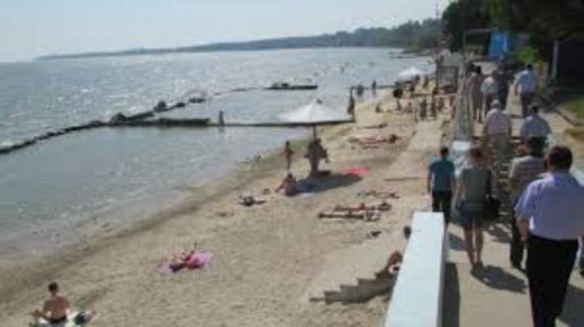 Таганрогские пляжи продолжают готовить к пляжному сезону