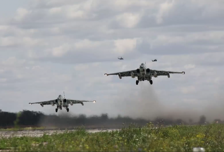 Российские силы ПВО отразили атаку беспилотников над Таганрогом и и Шолоховским районом