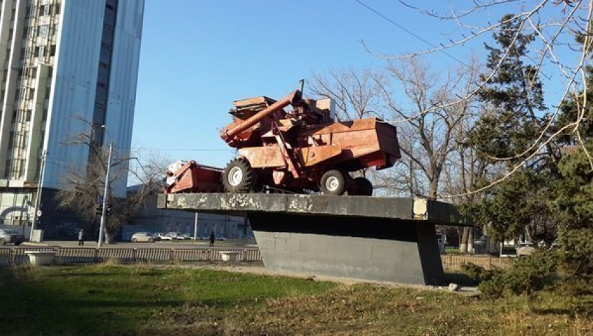В Таганроге разрушается главный памятник города