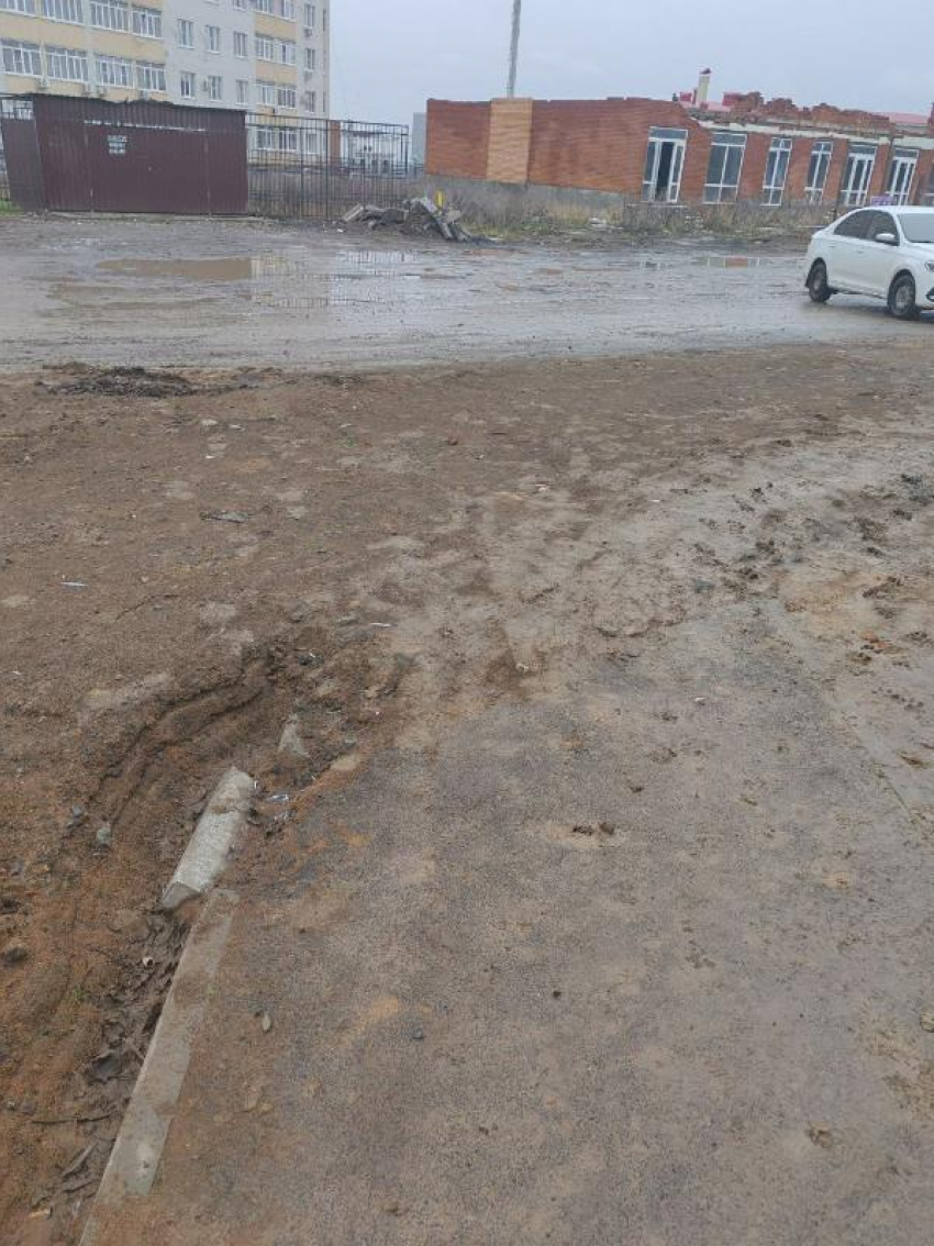 Виноват климат: власти Таганрога объяснили вопиющие кондиции дороги на 1-м Новом