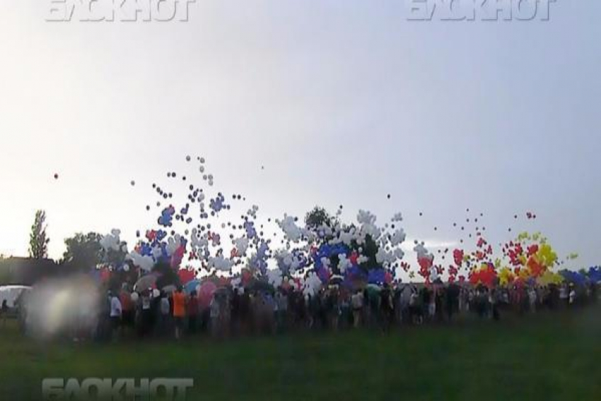 В Волгодонске установили рекорд, запустив в небо флаги из 4000 воздушных шаров