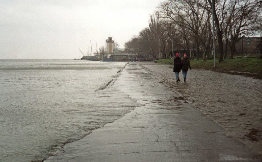 В Таганроге сохраняется непогода