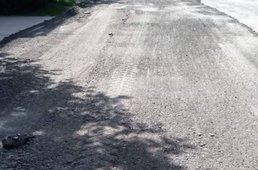  Пока что просто засыпали ямы - ремонт дорог в Таганроге