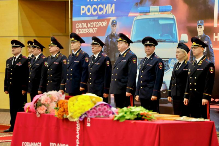 Поздравляем правоохранителей с Днём полиции