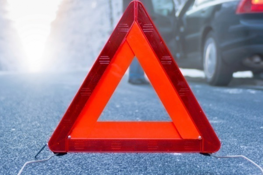 В Таганроге рядом с роддомом произошло тройное ДТП