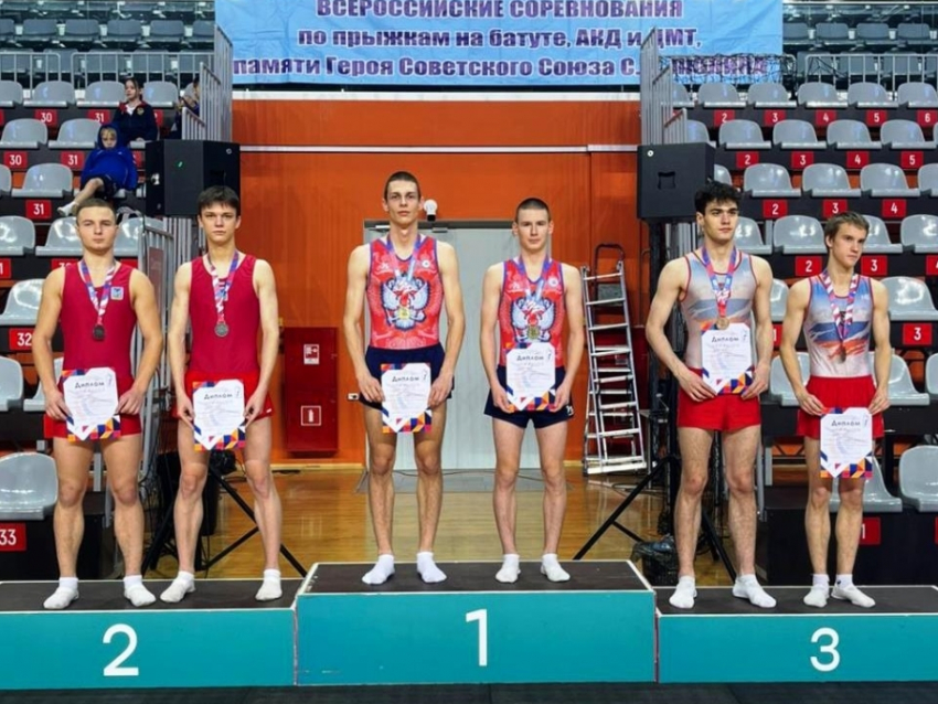 Таганрогские гимнасты собрали медальный урожай на всероссийских соревнованиях в Иваново
