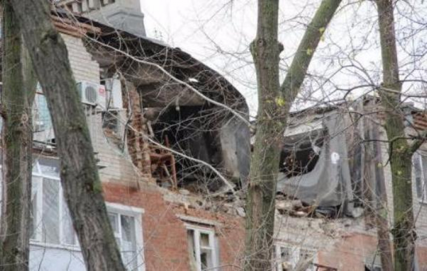 Пострадавший от взрыва дом в Таганроге подключать к газу опасно