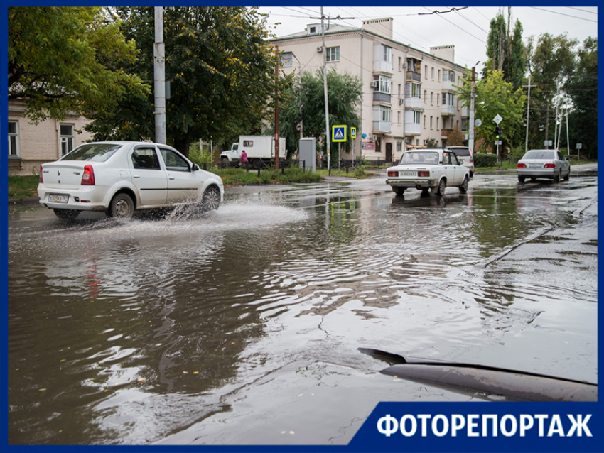 Не переставая бьют фонтаны от Водоканала в Таганроге