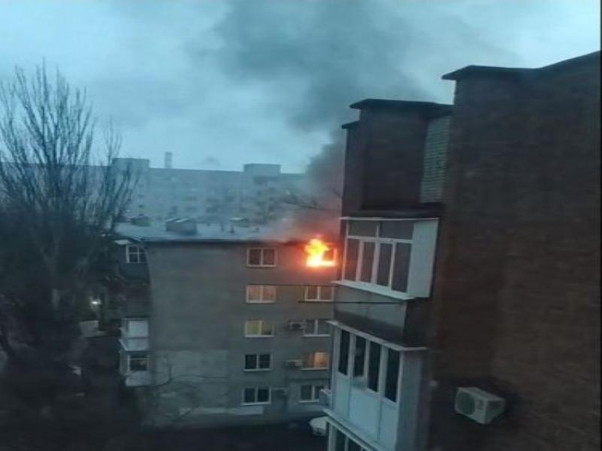 В Таганроге на Пальмиро Тольятти сгорела квартира в многоэтажке