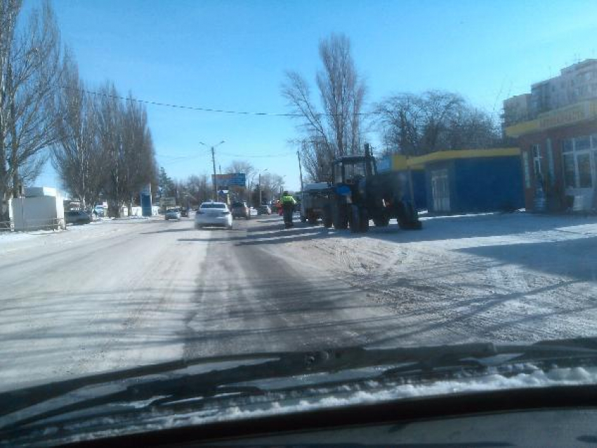 Дорожные работы в Таганроге ведутся даже в морозы