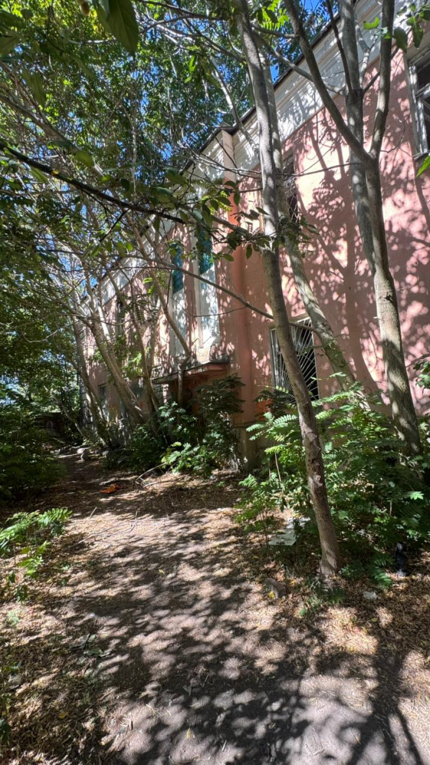 Заброшенный свидетель эпохи: как здание в Таганроге стало притоном и угрозой для горожан