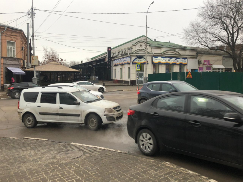 Транспортный коллапс вызвало в Таганроге очередное перекрытие улицы Петровской