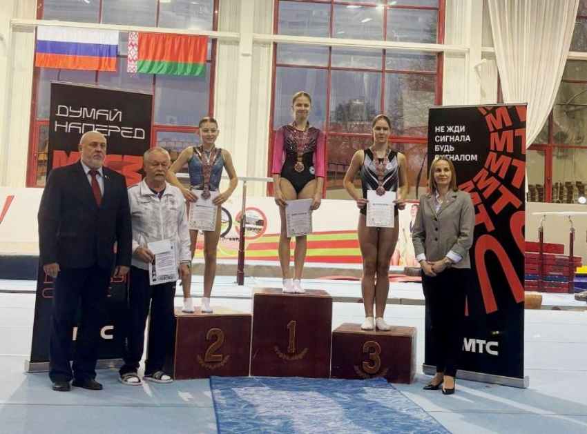 Таганрогские батутисты попали в топ турнира в белорусском Могилёве