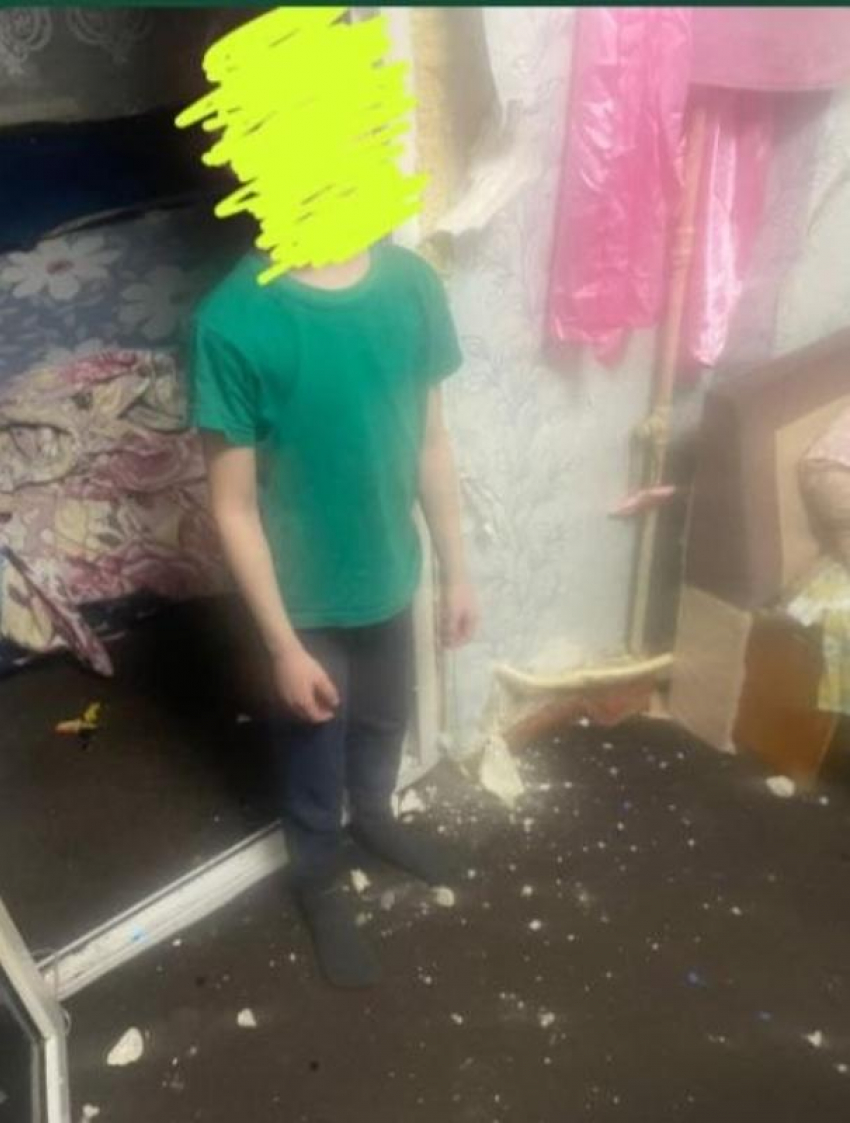 "Из душа еле выскочили": обрушение потолка в аварийном доме грозит убить таганрожцев