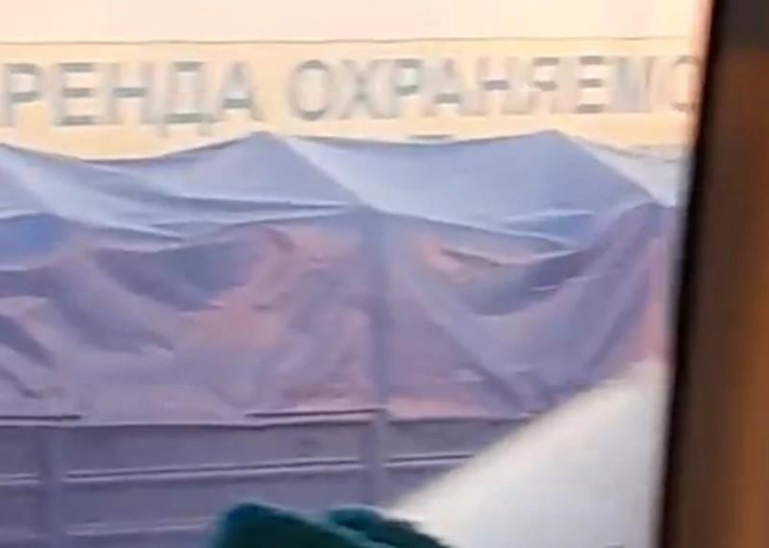Кому проблема, а кому нажива: на заправке Таганрога заметили прицепы с бочками