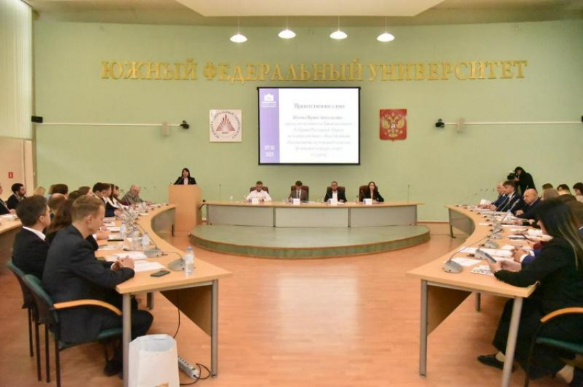 Чтобы не везли деньги в Москву и Питер: юных таганрожцев мотивируют получать образование в родном регионе