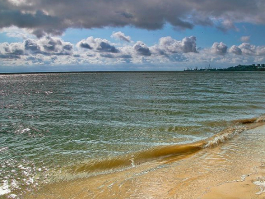 В Таганроге сбросы фекалий в Азовское море длились  3 дня