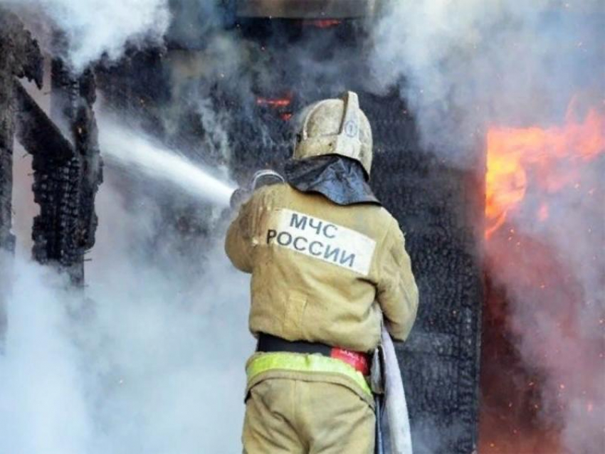 В Таганроге в выходные горели хозяйственные постройки