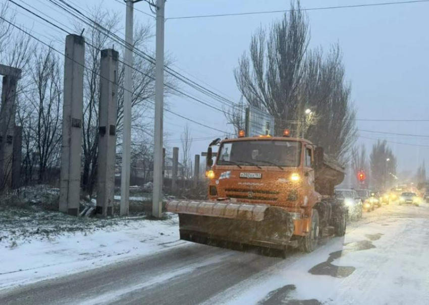 В Таганроге мешающие чистить снег автомобили будут эвакуировать