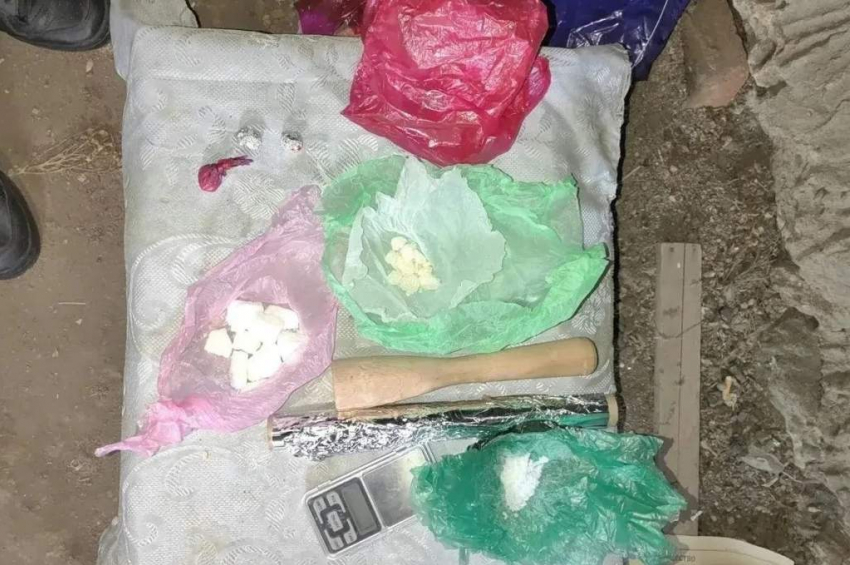 Семейный наркобизнес: в Таганроге арестована группа из трёх человек, торговавших наркотиками через тайники