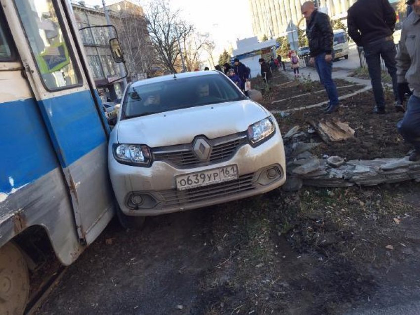 В Таганроге автомобиль ЧОП не поделил дорогу с трамваем