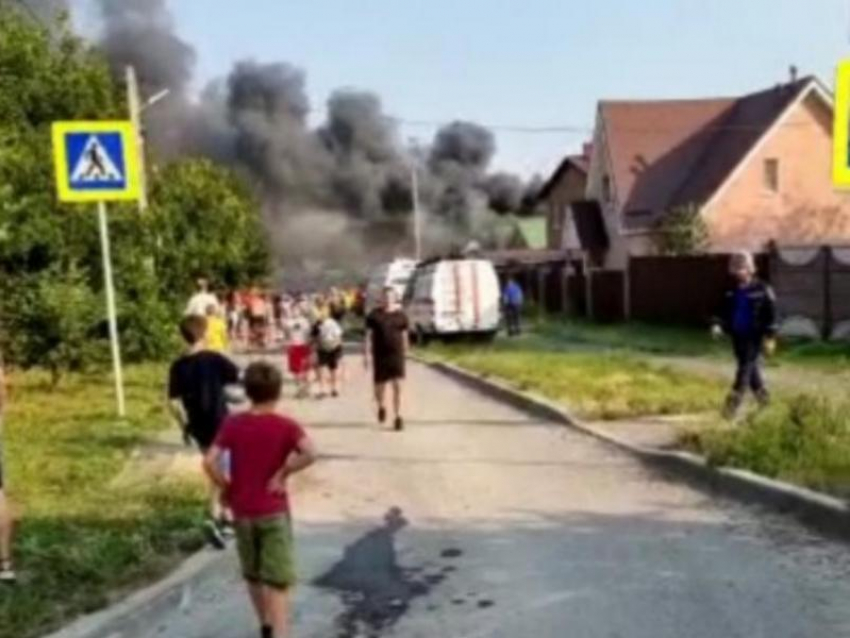 В Таганроге на жилой частный дом упал беспилотник