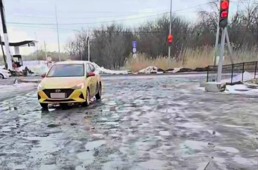 "Подарите лучше городу асфальт": таганрожцы разнесли пост главы города о дне книгодарения