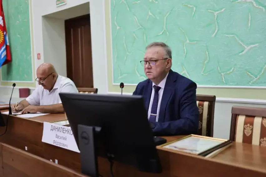 6 новостей района и 35 репостов от губернатора: как выглядит канал главы Неклиновского района Василия Даниленко