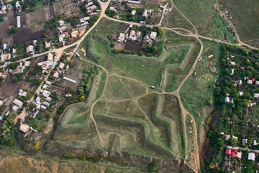 Разгадка крепостей-звёзд: несостыковки в теориях и новое открытие таганрожцев