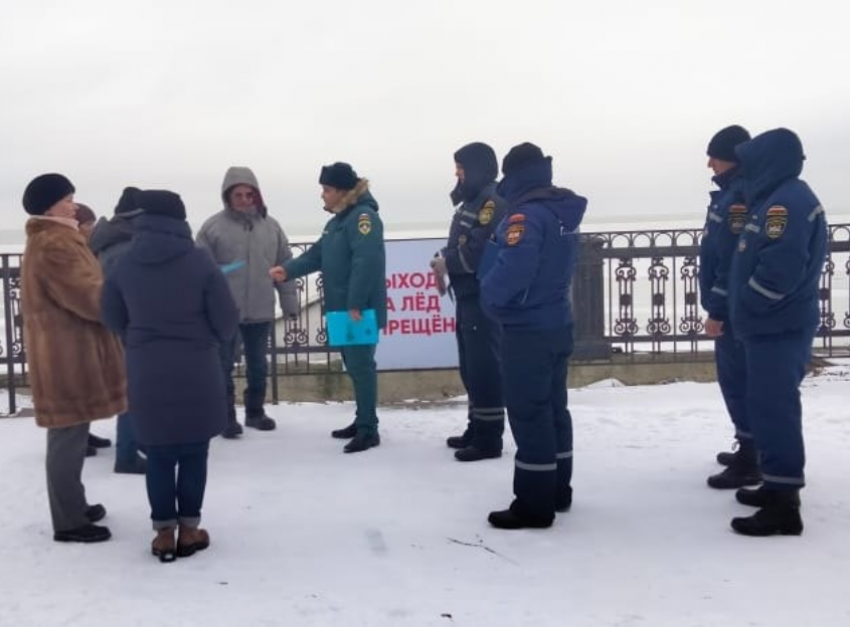 Безопасность на первом месте: патрулирование берега и профилактика опасных прогулок по льду в Таганроге