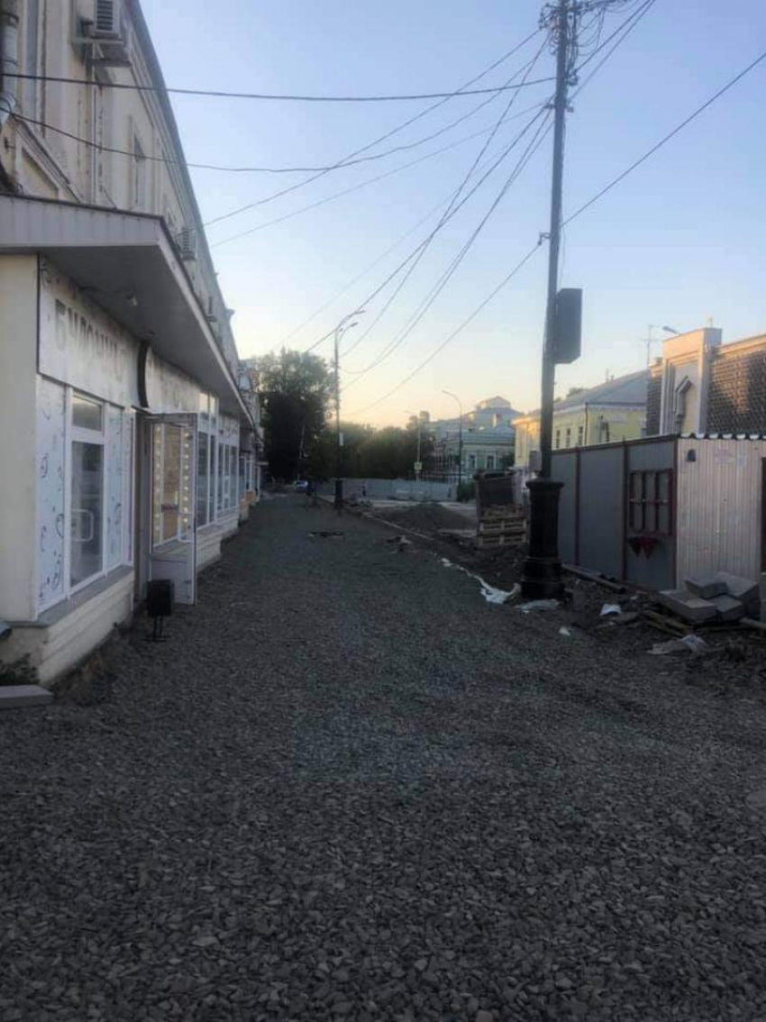 Сроки горят: в Таганроге на Петровской отказались от зеленых насаждений