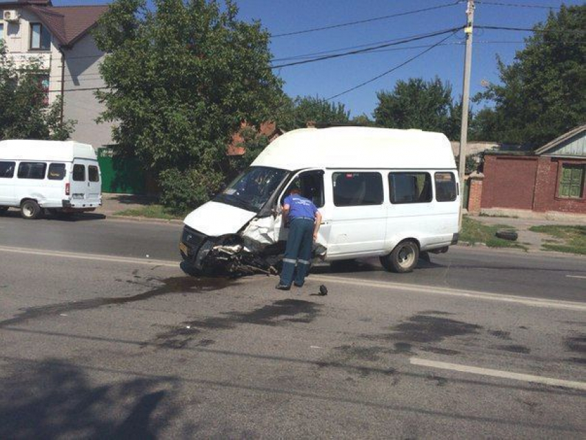 В Ростове в результате ДТП пострадали четверо пассажиров маршрутки Ростов - Таганрог