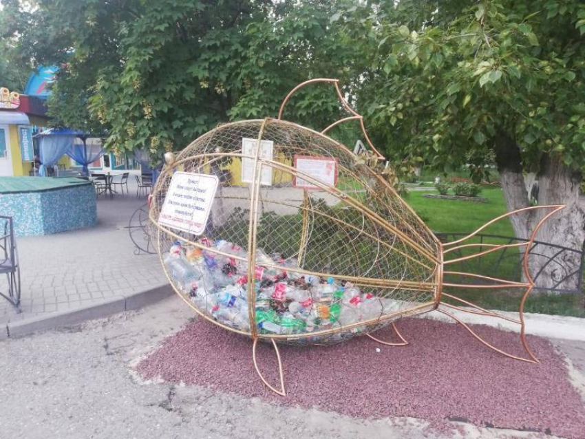 Таганрогский предприниматель, оштрафованный за свалку с мед. отходами, рвётся в Гордуму на «рыбке-урне"