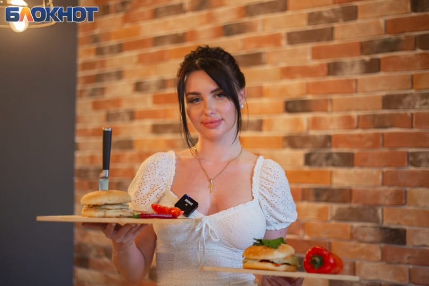 Конкурсантка «Мисс Блокнот Таганрог-2023» Карина Овчаренко о себе: «Такую красотку на кухне не увидишь!»