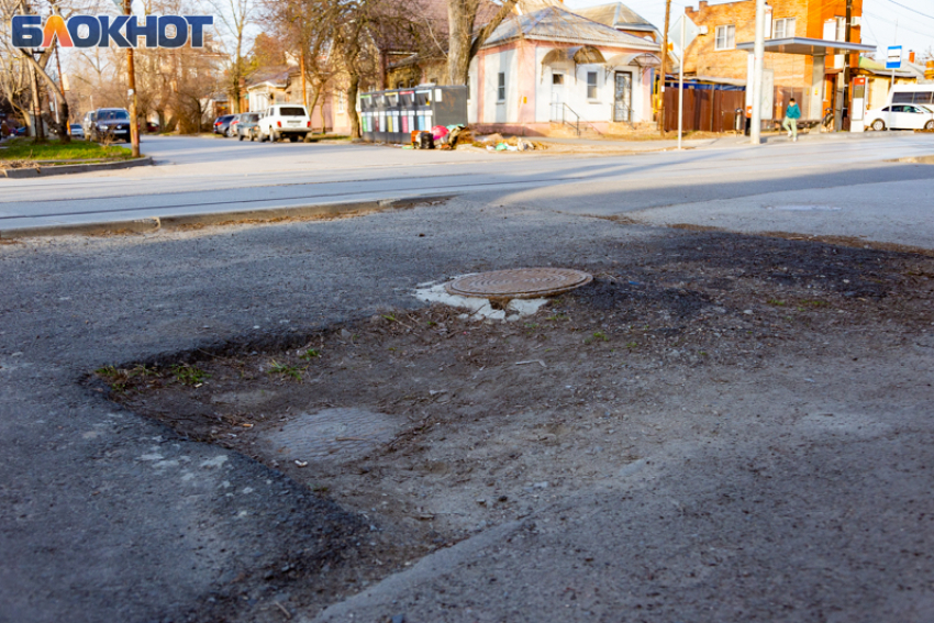 Власти обещают два года гарантии на ремонт дороги, только водители Таганрога в это не верят
