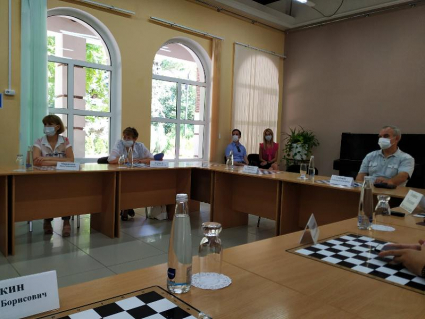 И снова о Дубках -  в Таганроге  министр природных ресурсов  РО встретился с общественностью
