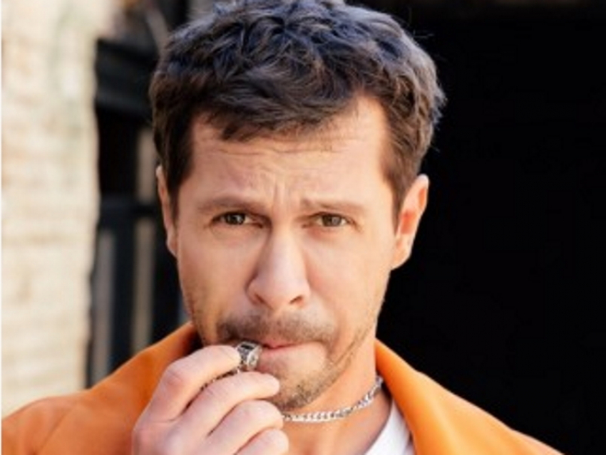 «Слышишь, руку дай!»: Павла Деревянко неприятно удивили обледеневшие улицы Таганрога