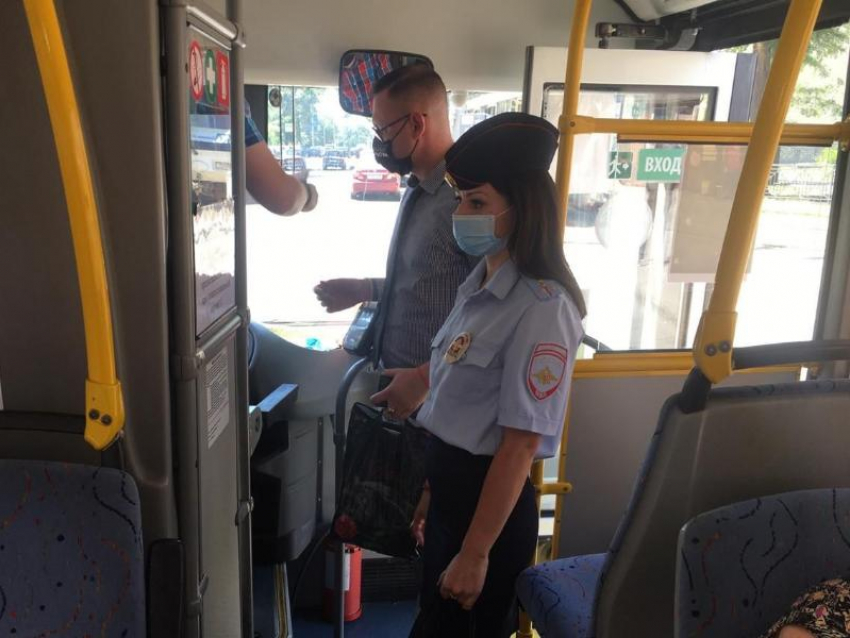 В Таганроге снова штрафовали пассажиров, которые ездят в транспорте без масок