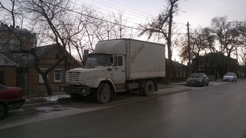 Территориальные управления начали борьбу с брошенными автомобилями в Таганроге