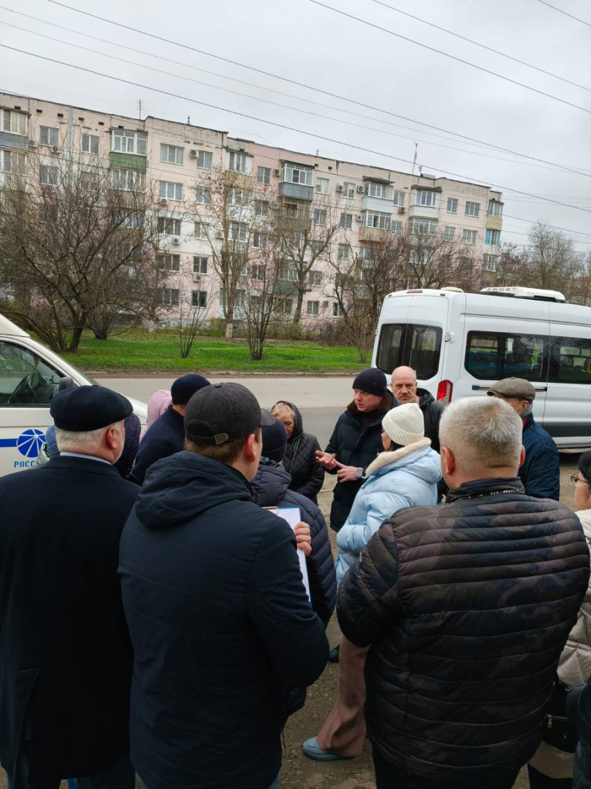 Остановку обсуждают, проблему обещают решить: горожане и чиновники сошлись на Чучева и Пархоменко