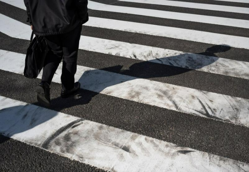 В Таганроге подсветили 12 пешеходных переходов 