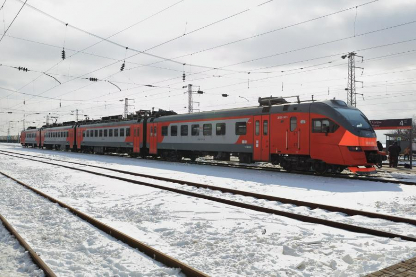 На электричках Таганрог-Ростов снизился пассажиропоток, но жители «Андреевского» ездят на них в центр города