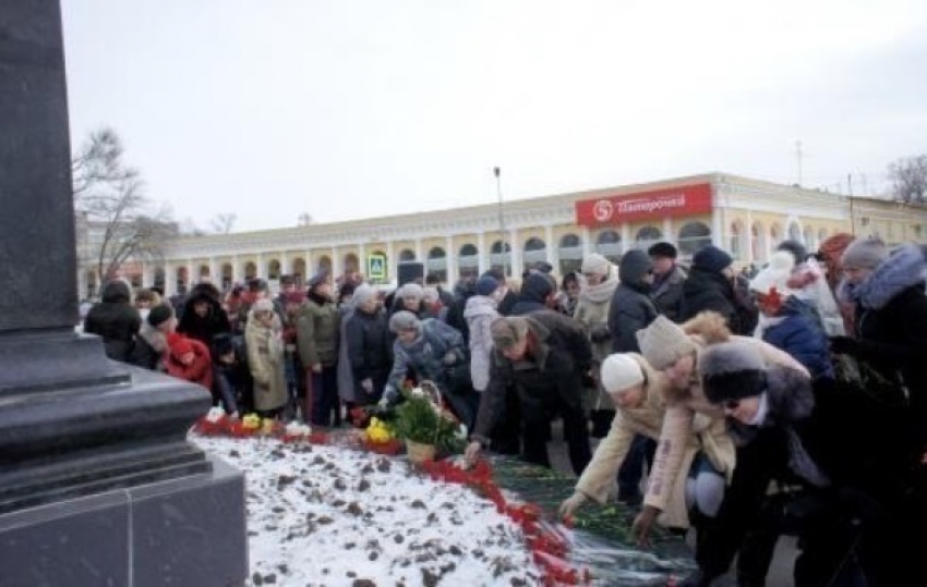 Первые лица города отдали дань памяти Антона Чехова