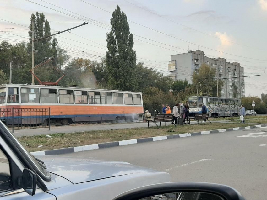 В Таганроге на улице Морозова  на полном ходу загорелся трамвай