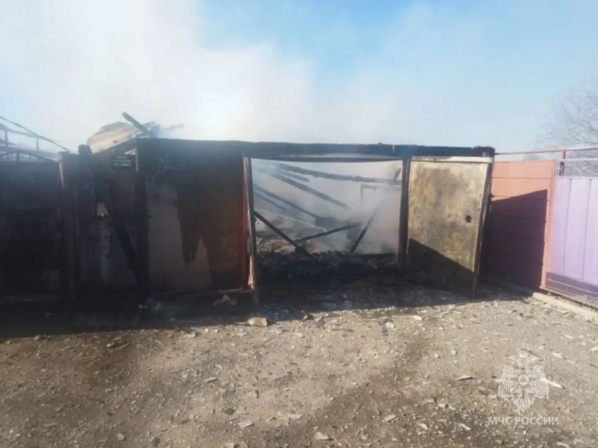 Покурил и обгорел: пожилой мужчина пострадал в пожаре под Таганрогом