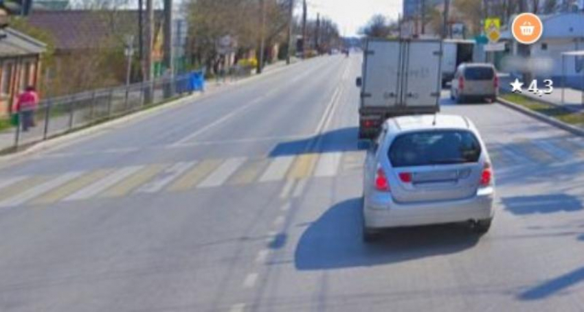 В Таганроге невнимательный пешеход погиб под колёсами иномарки 