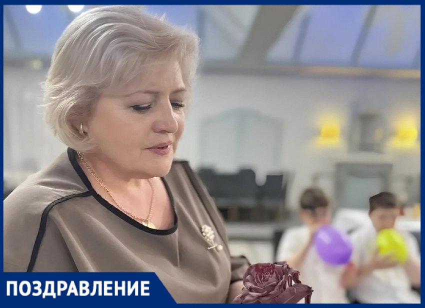 Учитель начальных классов лицея №7 Людмила Семёновна Воронова сегодня отмечает день рождения