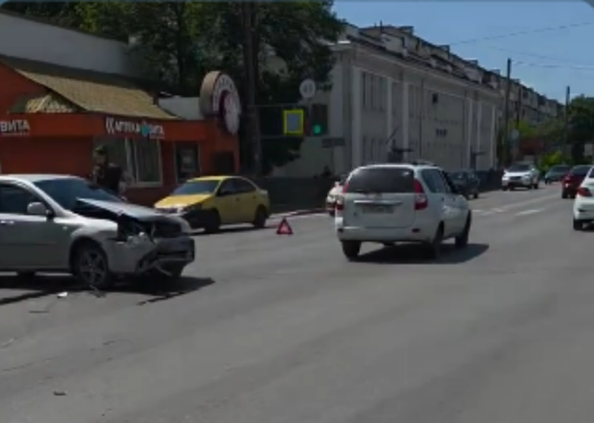 Страховщики признали улицу Чехова самой аварийной  в Таганроге